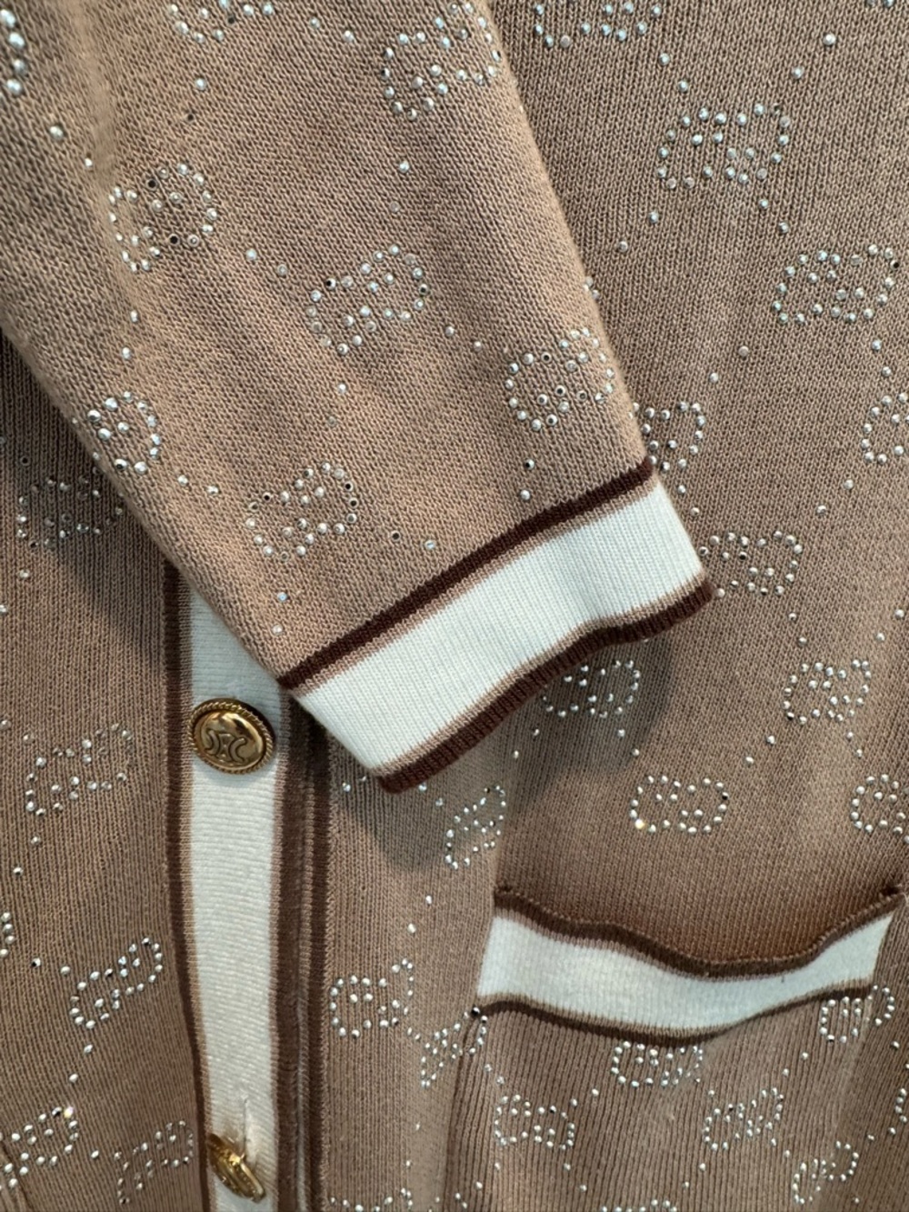 Gucci Crystals
Embroidered GG Jacquard
Cardigan in Camel. - Picture 5 of 7